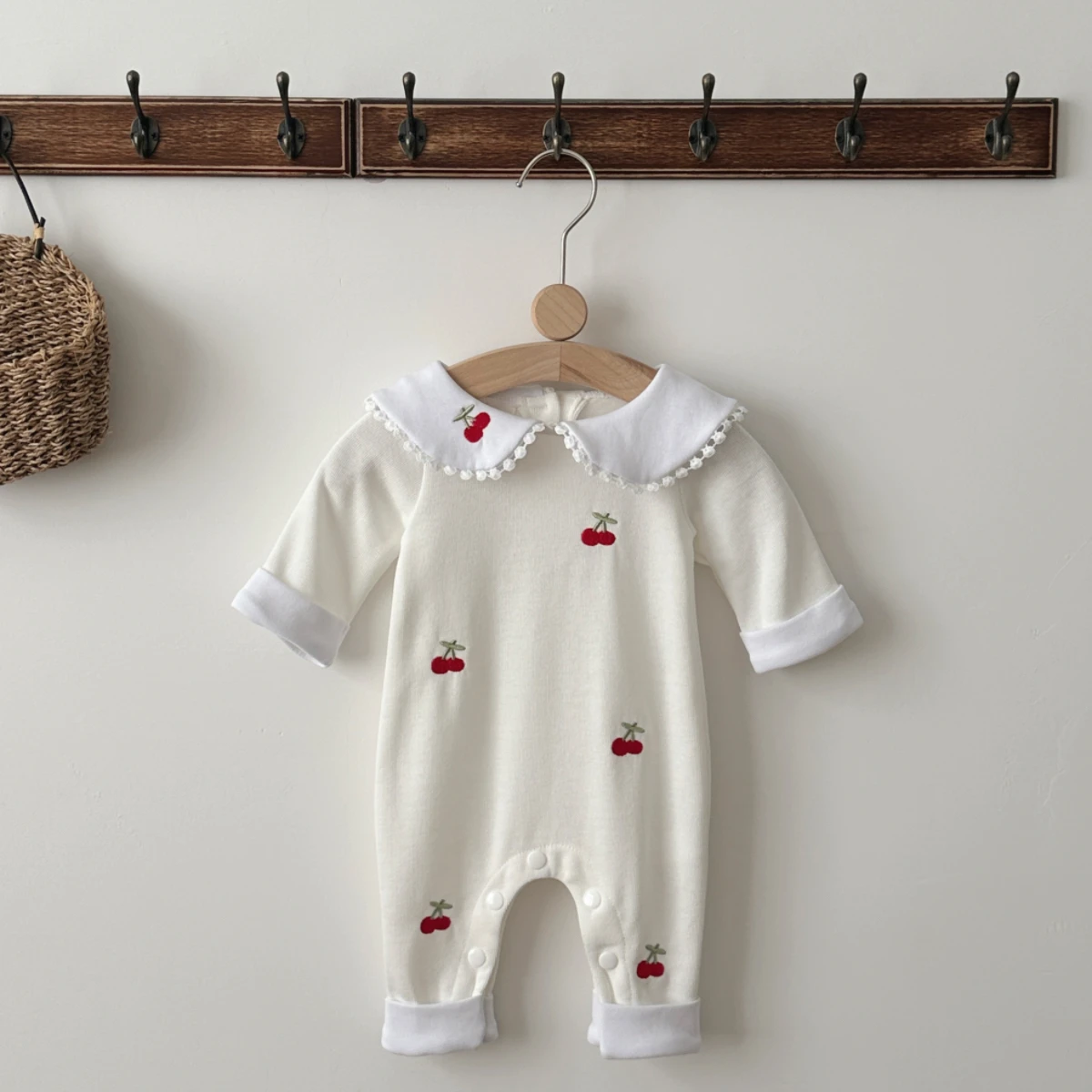 Winter Clothing Newborn - رومبير للأطفال مطرز بالكرز الحلو، ياقة
