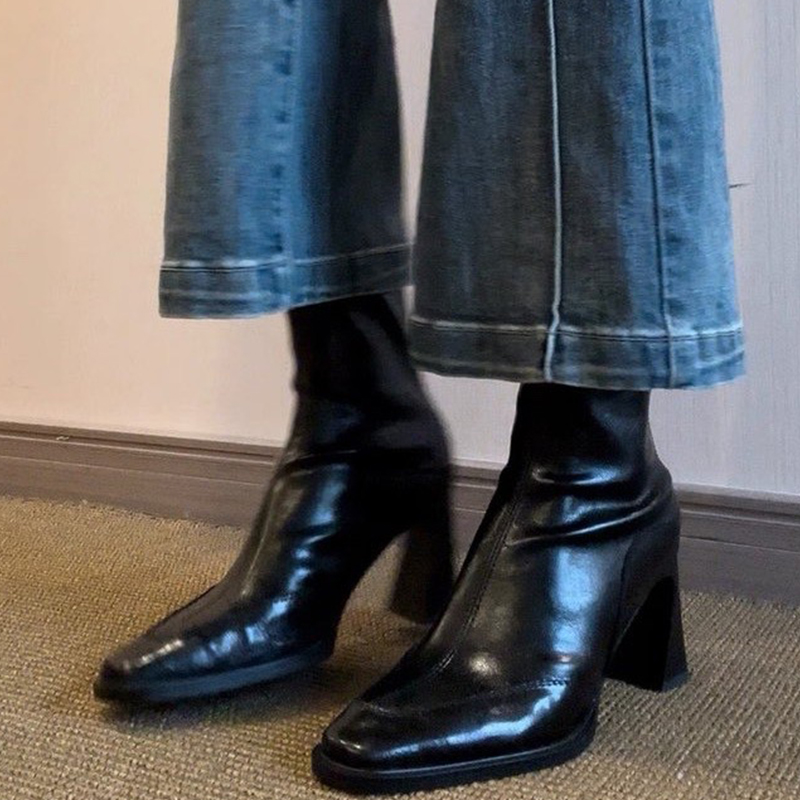 Winter Clothing Trends 2025 - عالية الكعب المرأة حذاء من الجلد