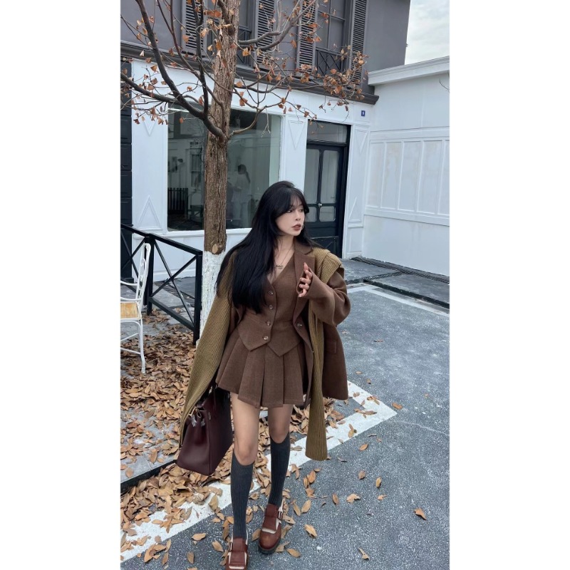 طقم نسائي فاخر من ثلاث قطع من  - مراجعة Winter Clothing Ladies وسعره