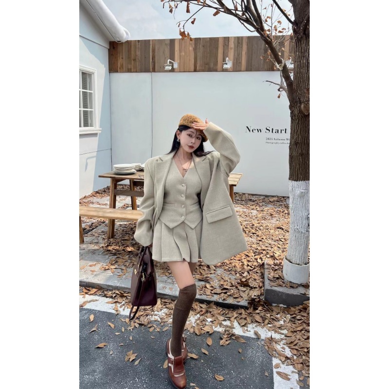 طقم نسائي فاخر من ثلاث قطع من  - مراجعة Winter Clothing Ladies وسعره