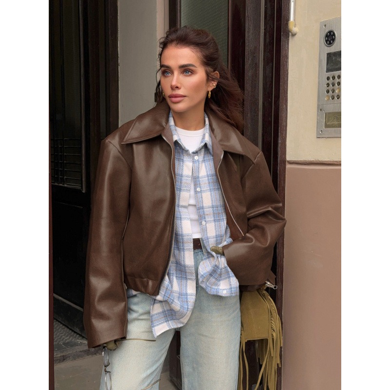 جاكيت جلد ريترو للخريف والشتاء - مراجعة Winter Clothing Trends 2025 وسعره